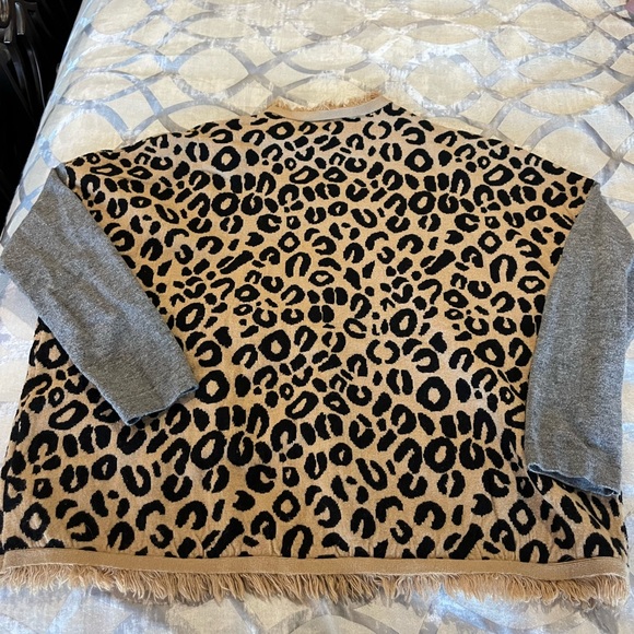 Leopard sweatshirt/sweater - Picture 3 of 4